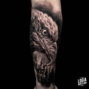 tatuaje_brazo_aguila_logiabarcelona_mario_guerrero      